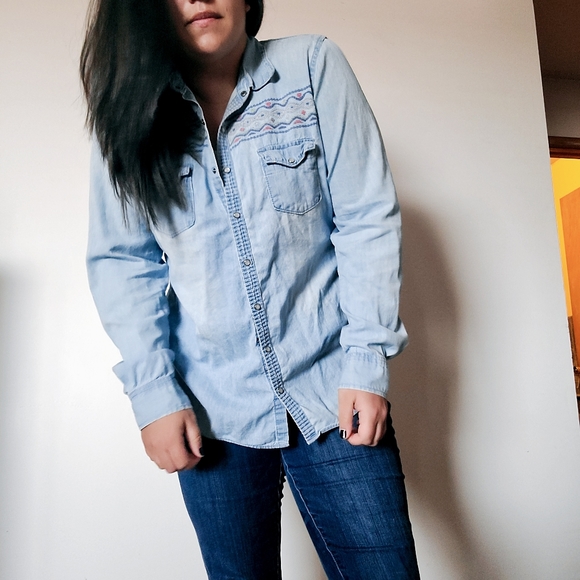 Maurices Tops - Maurices Pearl Snap Shirt